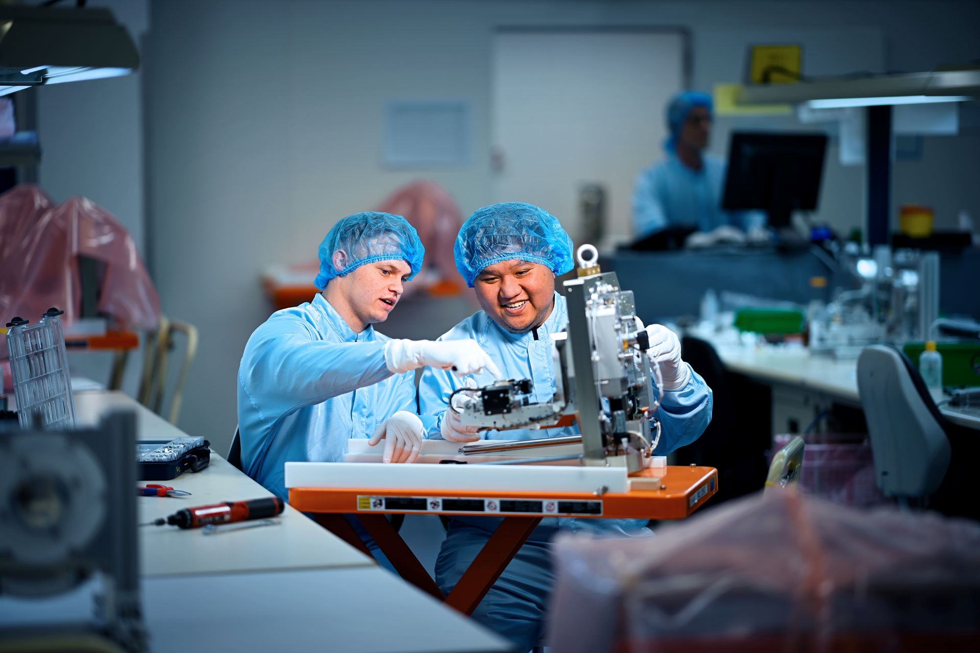 frencken-engineering-assembly-cleanroom-iso7-img